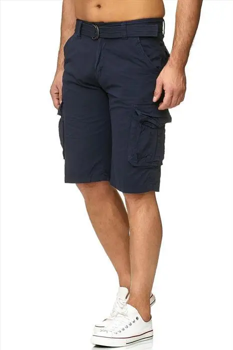 Cargo shorts med bælte i mørkeblå set fra siden